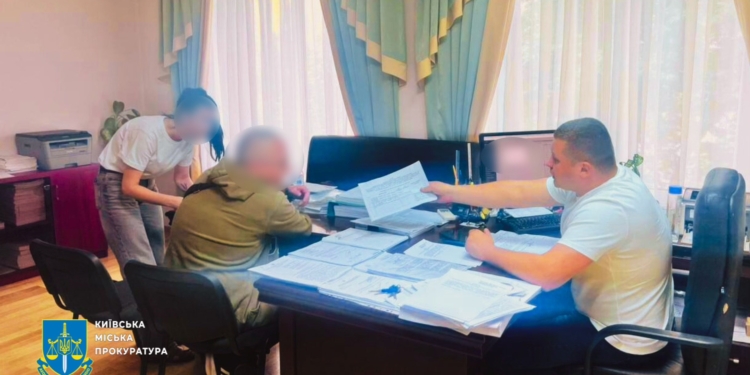 Судитимуть колишнього керівника відділу виконавчої служби