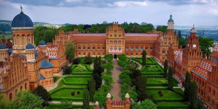 До 150-річчя Чернівецького університету створять парфуми