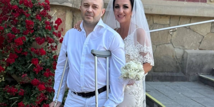 У Львові повінчалися звільнений з полону захисник і волонтерка