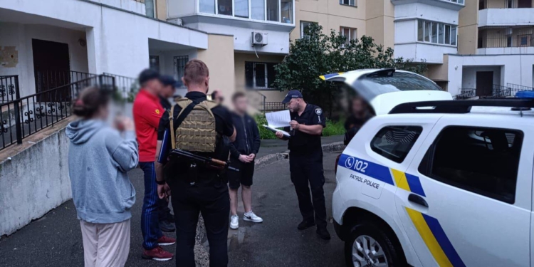 Чоловік вчинив стрілянину на Троєщині