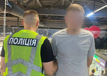 Киянин напав на відвідувача торгівельного центру