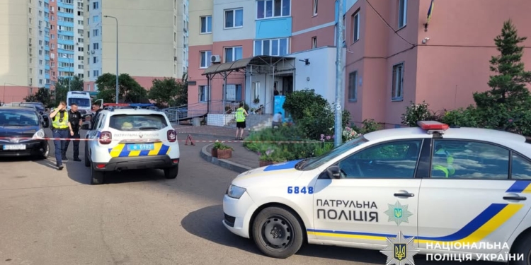 У Києві хлопчик випав з вікна 21 поверху