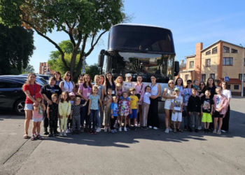 Родини загиблих захисників вирушили у Карпати