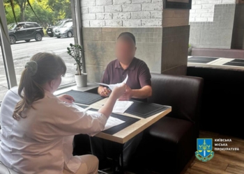 Керівник енергетичної компанії продавав електрику за завищеними цінами