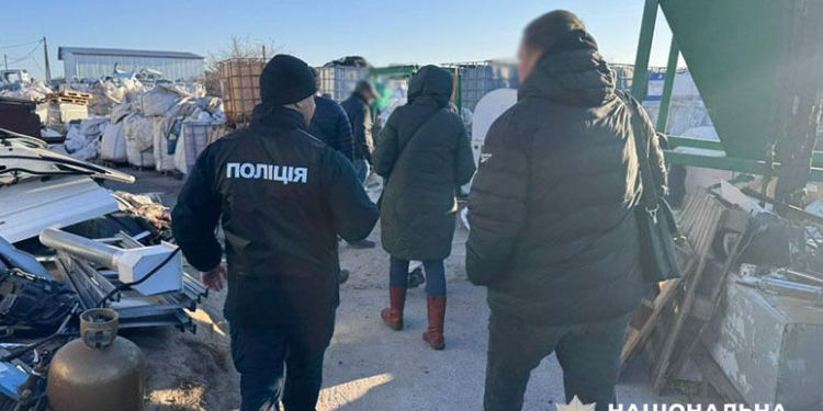 На Київщині закопували в ґрунт токсичні відходи