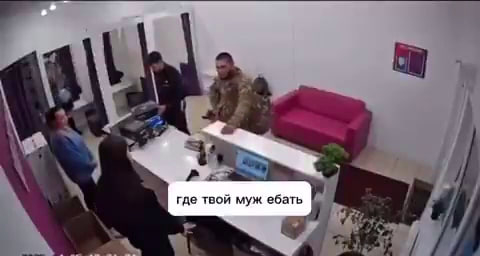 Ветеран “СВО” на росії влаштував погром у банку та напав на співробітницю: шокуючі кадри з ПСБ