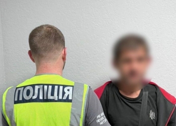 Пограбував пенсіонерку та обікрав двох дітей