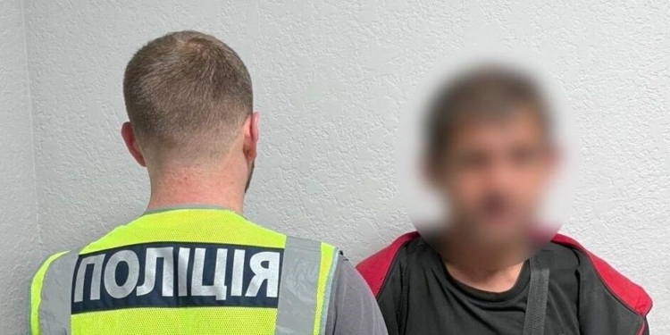 Пограбував пенсіонерку та обікрав двох дітей