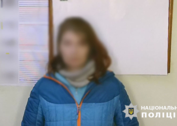 П'яна киянка підпалила сусідські двері