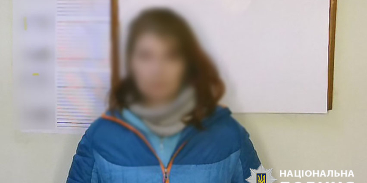 П'яна киянка підпалила сусідські двері