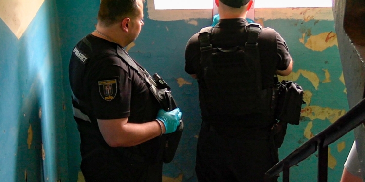 У Києві чоловік зарізав знайомого кухонним ножем