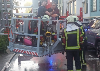 У Києві під час гасіння пожежі евакуювали 9 людей