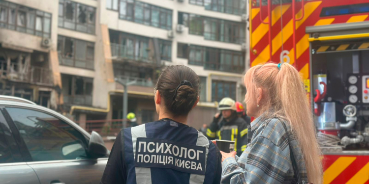 Внаслідок ворожої атаки на Київ загинула людина