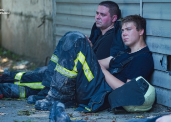 Як ліквідовували пожежі після атаки київські рятувальники