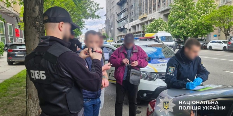 За 14 тисяч доларів організовував для призовників виїзд