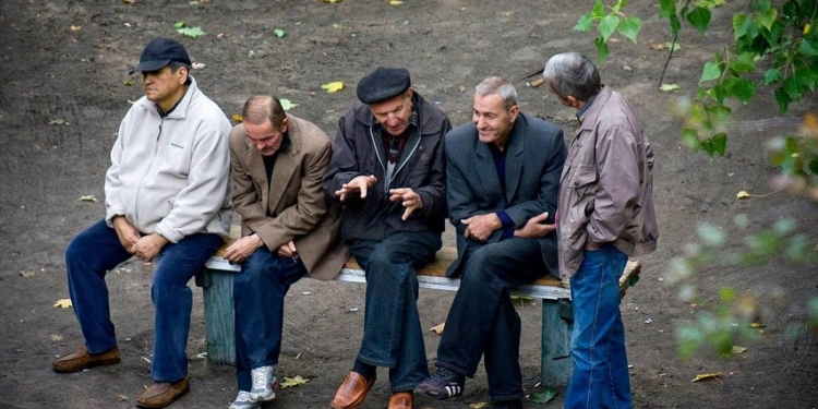 10 років фотограф знімав одну й ту ж лавку