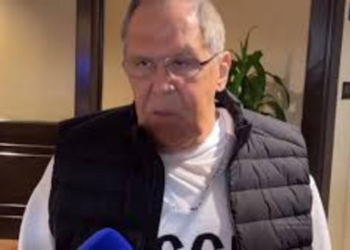 Лавров прибув в готель на Алясці у светрі з написом “СССР”