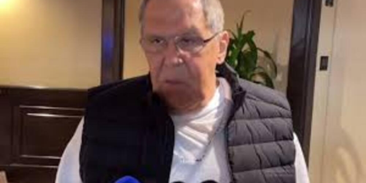 Лавров прибув в готель на Алясці у светрі з написом “СССР”