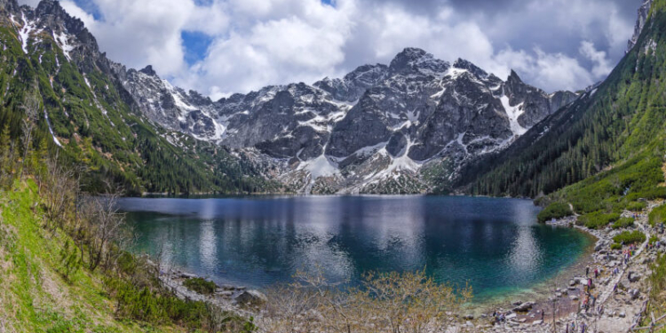 У польських Татрах туристичний бум – людей попереджають про черги на стежках