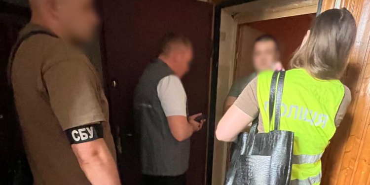 Безпідставно нарахував собі премій