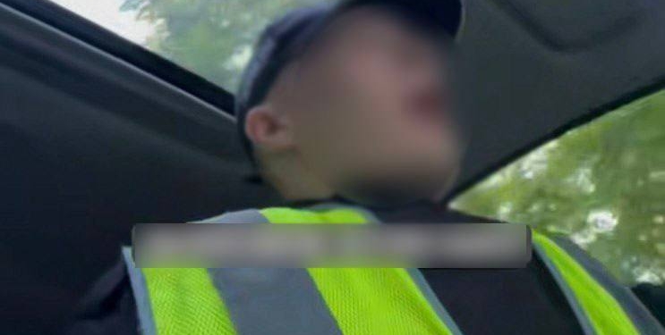 Блогер знімав провокативні відео у поліцейській формі