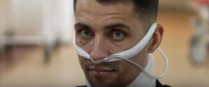 Повз пʼять діб із перерізаним горлом