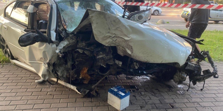 Керманича Subaru п’яним влетів у Куренівський парк