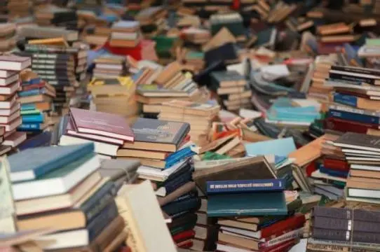 Книгарня Сенс відновлює збір російськомовної макулатури