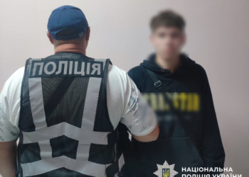 У Києві юнак підпалив двері чужої оселі