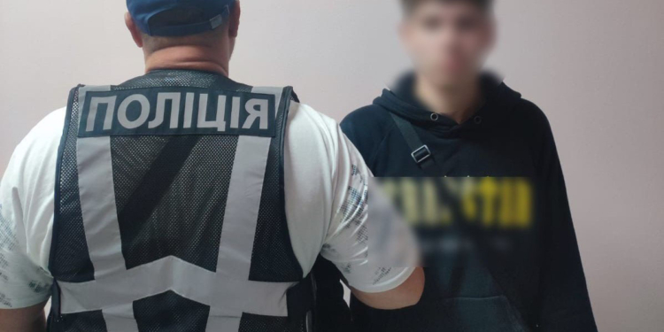 У Києві юнак підпалив двері чужої оселі