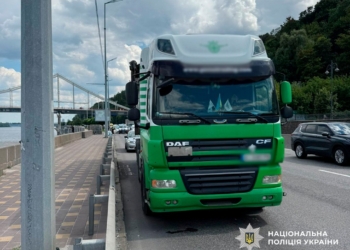 У столиці вантажівка збила велосипедиста