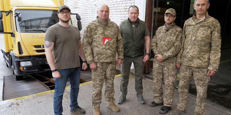 Артур Палатний: «Українська команда» передала стрілецькому батальйону 67 бригади вантажівку