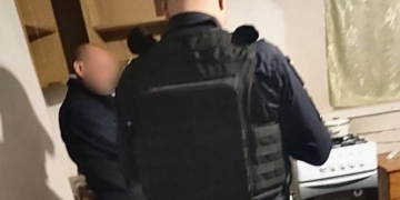 На Київщині хлопчик застрелив сусідку