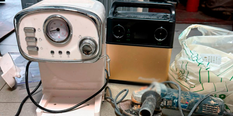 Замість ремонту чоловік обікрав квартиру