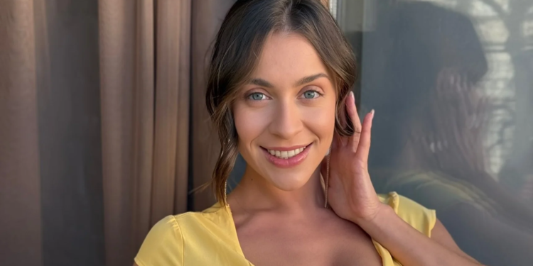 Українська порноакторка фільмів для дорослих Юлія Сенюк X / ta_sama_actorka