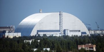 Загроза обвалу саркофага на ЧАЕС після атаки БПЛА: оцінки експертів Greenpeace та реальні ризики