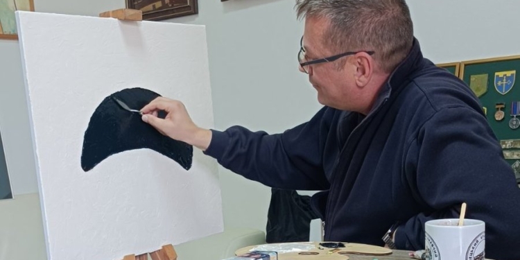 Директор музею з Тернопільщини намалював чорний вареник