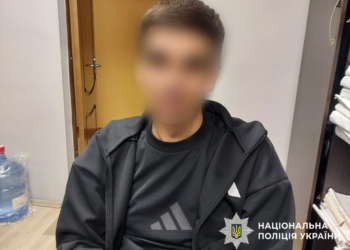 Через борг завдав численних ножових поранень своєму знайомому