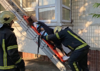 Дівчина у столиці випала з 4 поверху