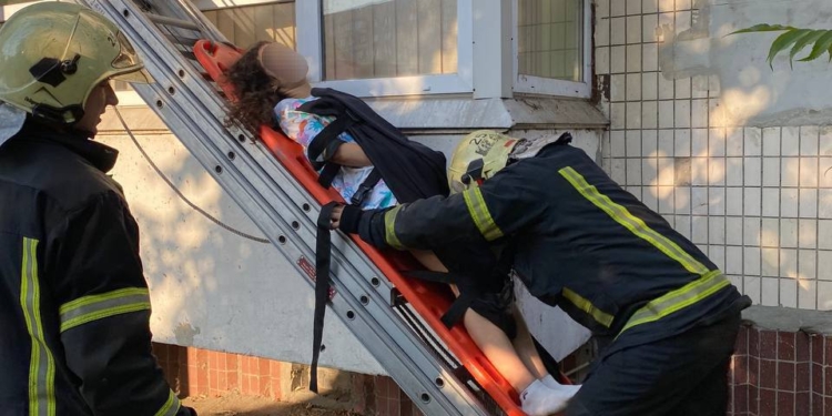 Дівчина у столиці випала з 4 поверху