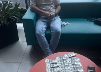 Керівник організації незаконно вивіз киянина за кордон