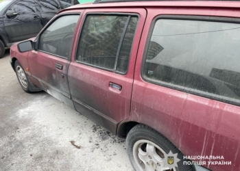 Киянка підпалила автівки у Деснянському районі