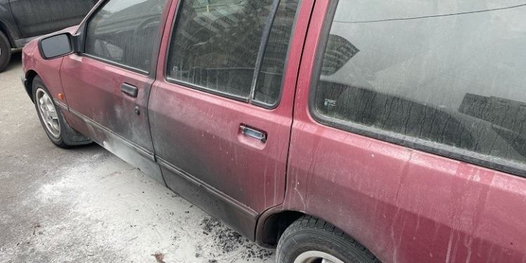 Киянка підпалила автівки у Деснянському районі