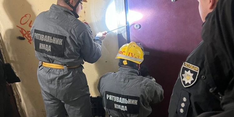 Киянка залишила своє немовля у зачиненій квартирі
