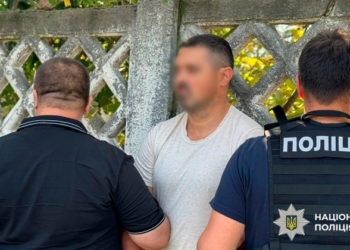 Поліцейські викрили схему переправки військовозобов'язаних