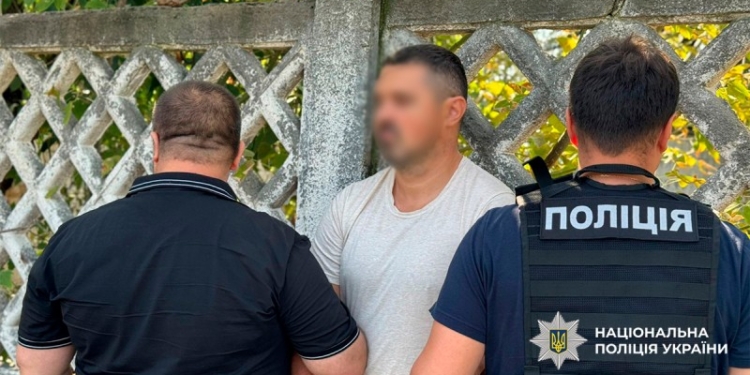 Поліцейські викрили схему переправки військовозобов'язаних