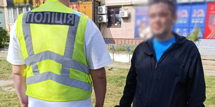 У Києві чоловік пограбував 87-річного дідуся