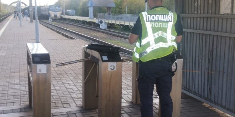 У Києві електричка переїхала підлітка