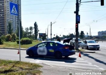 У Києві таксист збив пенсіонерку