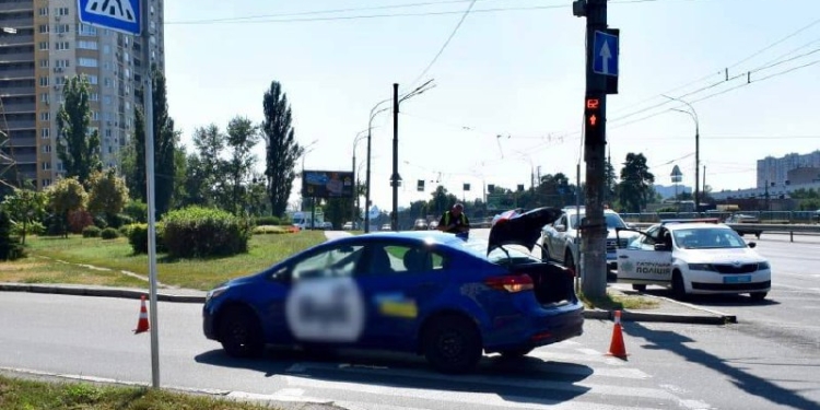 У Києві таксист збив пенсіонерку